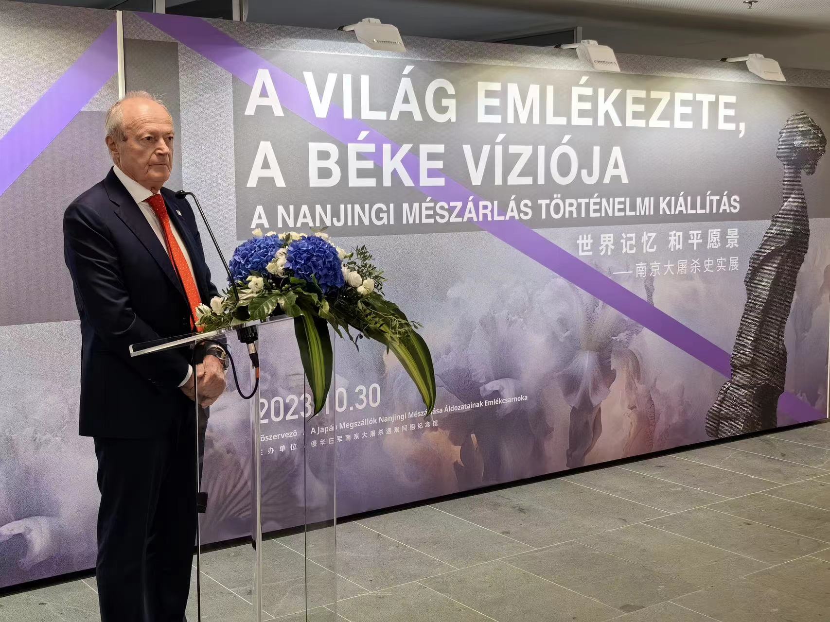 Former Hungarian Prime Minister Peter Medgyessy gave speech at the exhibition