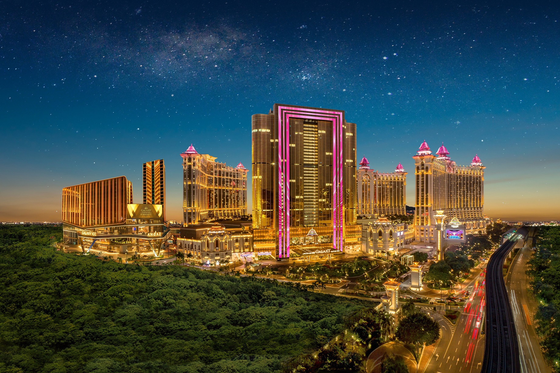 Galaxy Macau™, the world-class luxury integrated resort, covers 1.1 million square meters of unique entertainment and leisure attractions that are unlike anything else in Macau.