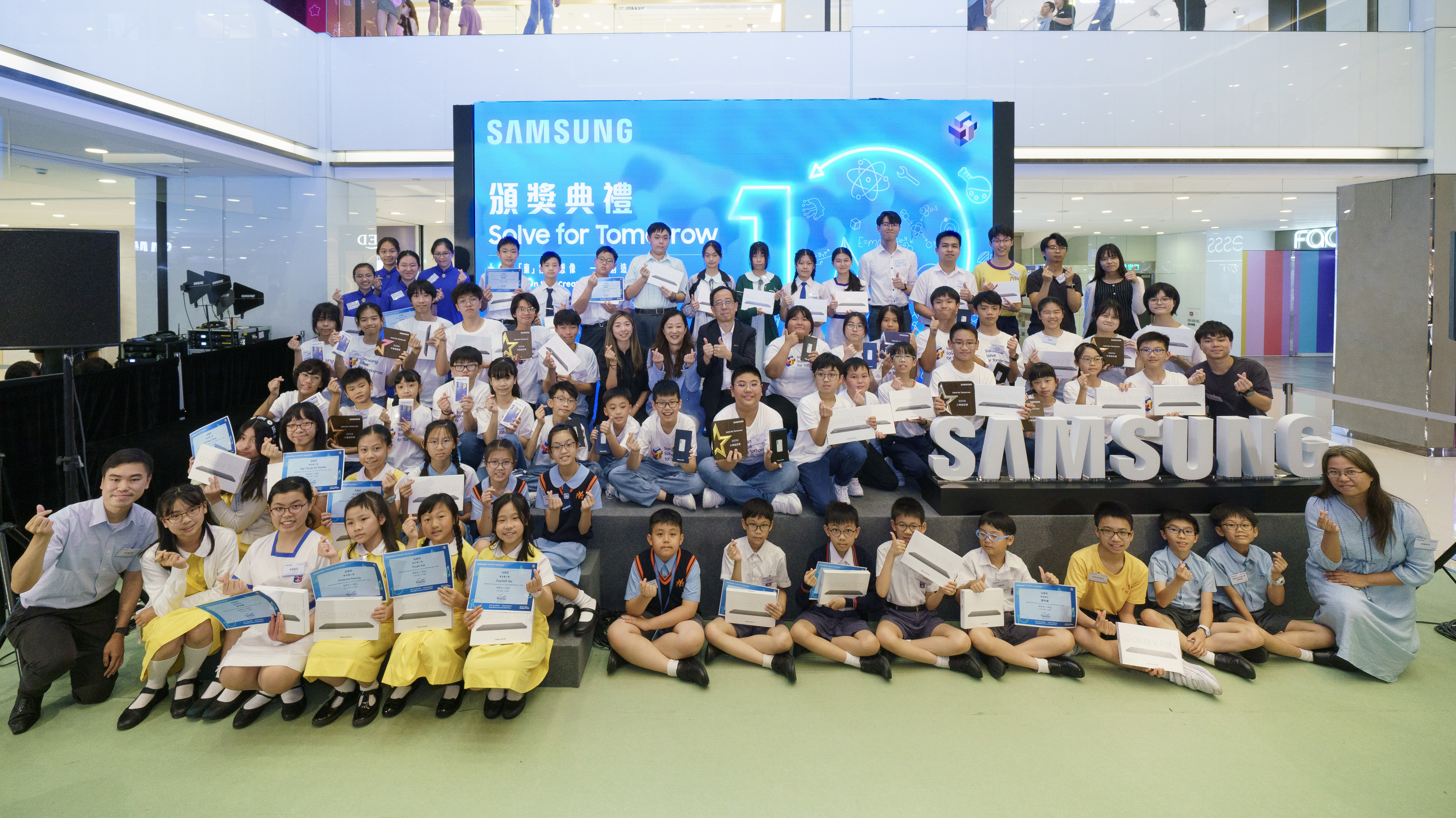 Samsung Solve for Tomorrow 2023 concludes after an 8-month journey, garnering remarkable participation from over 2,000 students representing nearly 400 primary and secondary schools who actively took part in a diverse range of activities